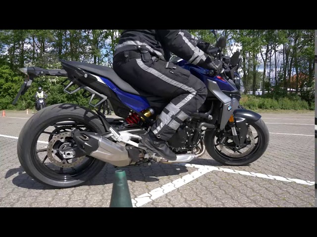 Bijzondere verrichtingen motor: 2. Langzame slalom